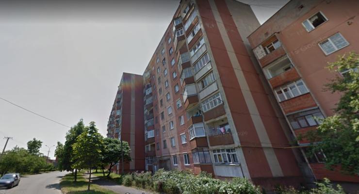 На Закарпатье школьница выжила после падения с седьмого этажа
