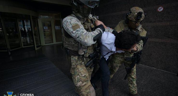 У захватившего киевский банк террориста не было взрывчатки – СМИ