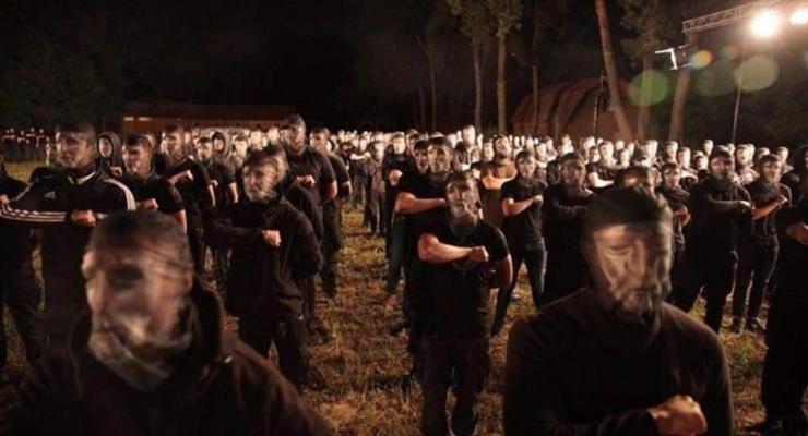 Под Киевом прошло шествие с оружием и в масках: Националисты открещиваются