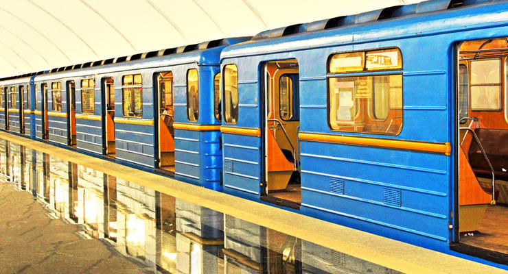 У метро в Киеве возник переполох из-за подозрительного предмета