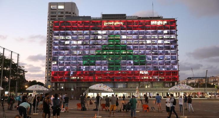 На мэрии Тэль-Авива появился флаг Ливана