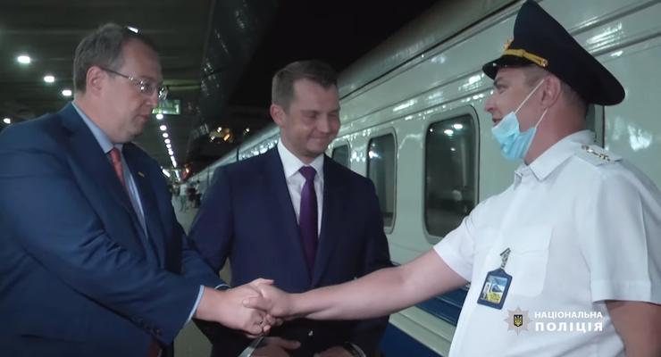 С поезда Харьков-Ужгород сняли трех буйных пассажиров – Геращенко