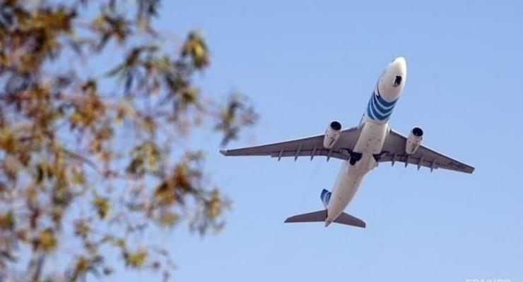 В Испании самолет приземлился из-за отказа украинца надеть маску - СМИ