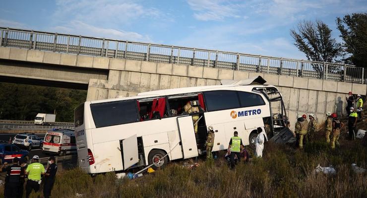 В ДТП с туристическим автобусом в Стамбуле погибли пятеро
