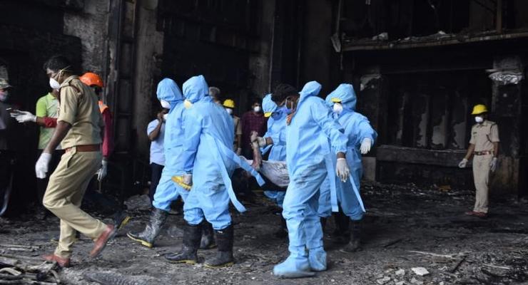 Девять человек погибли при пожаре в отеле-госпитале для больных Covid-19