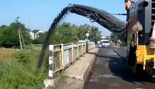 На Запорожье реку “закатали” в асфальт: Обнародовано видео