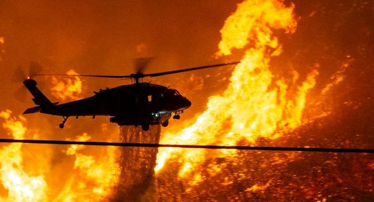 В Калифорнии пылает крупный природный пожар