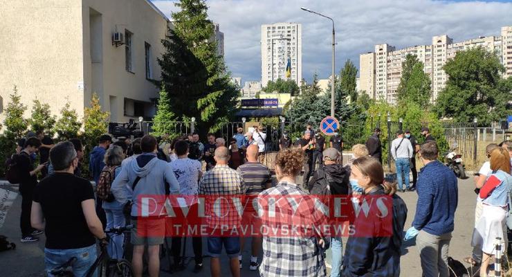 В столице митингуют против иска Медведчука о книге про Стуса