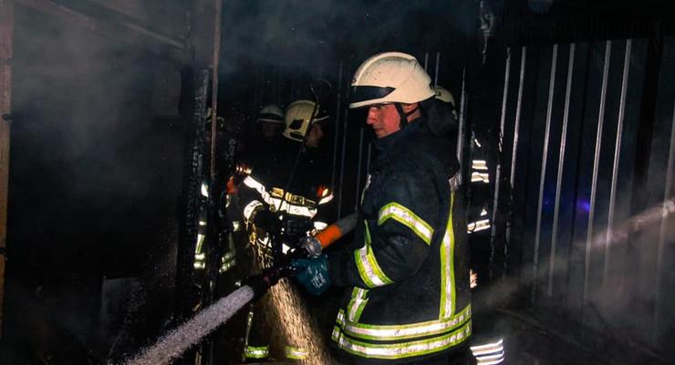 Столичные спасатели погасили пожар в вольерах для собак