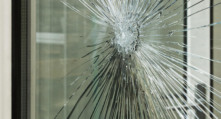 В Херсоне пациент с коронавирусом выбил окно в больнице