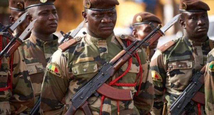 Военные в Мали арестовали президента и премьера