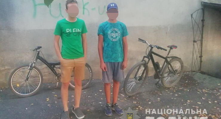 Под Харьковом двое подростков воровали велосипеды и перекрашивали их
