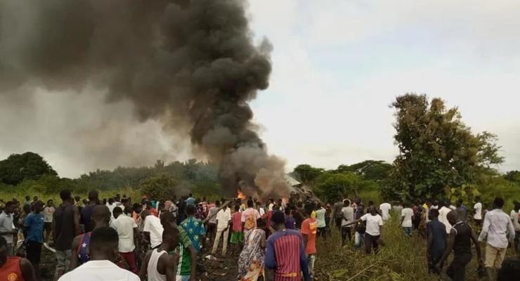 В Южном Судане 17 человек погибли при крушении самолета
