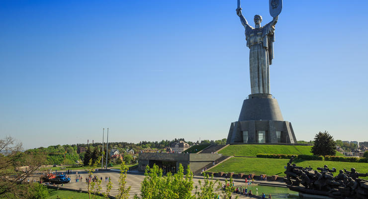 Институт Нацпамяти рассказал, что будет с мостом Патона и Родиной-Матерью в Киеве