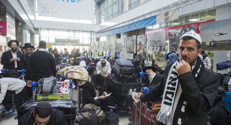 В киевском аэропорту задержали свыше 100 выходцев из Израиля