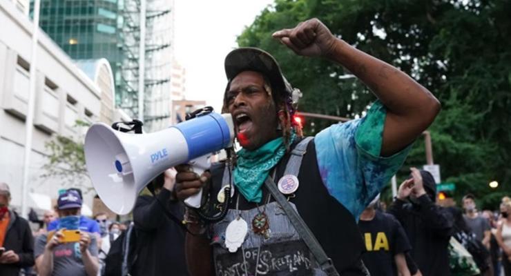 США: Активисты захватили мэрию Портленда