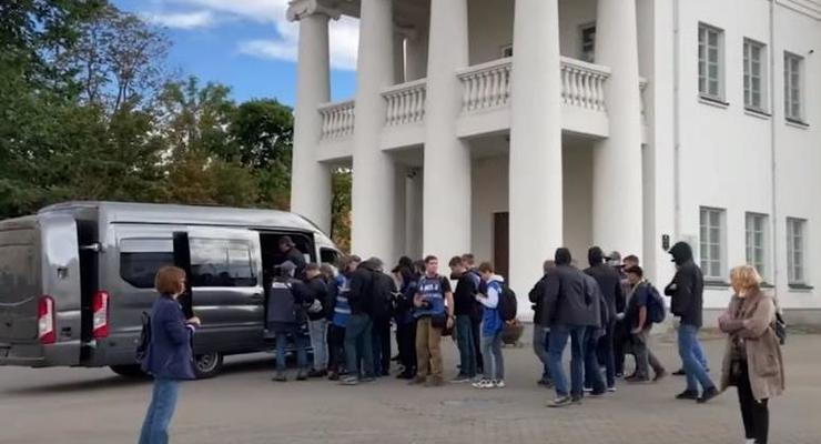 В Минске задержали два десятка журналистов