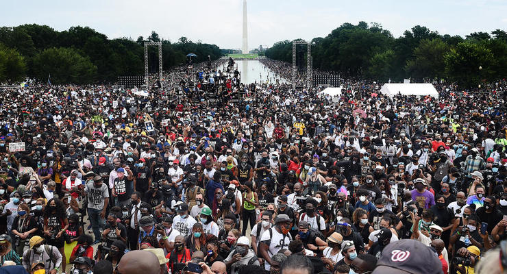 В США тысячи человек протестовали против расизма