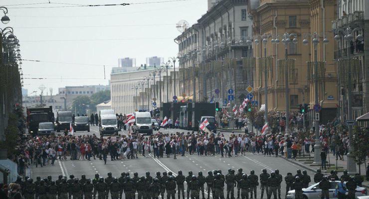 В Минске начали задерживать участников марша