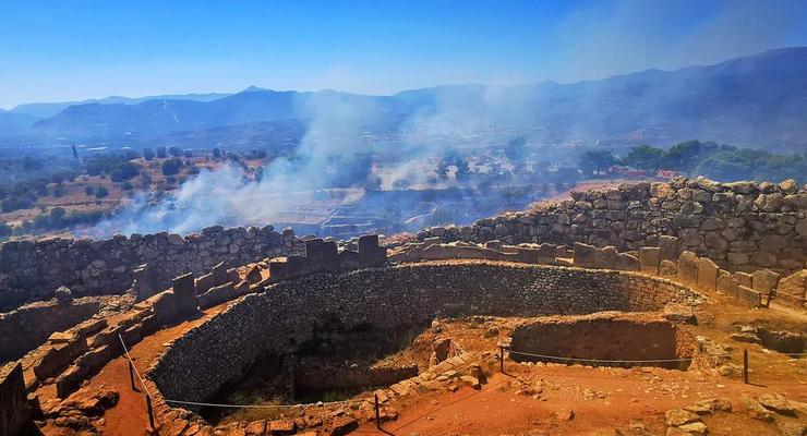 Пожар угрожает развалинам Микены. Фоторепортаж