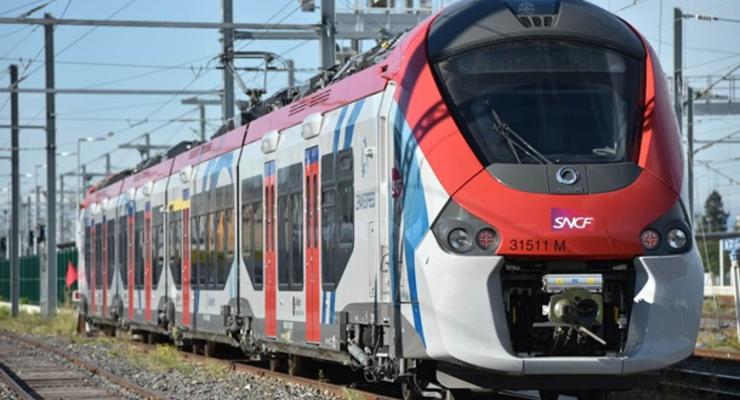 Во Франции около тысячи пассажиров на сутки застряли в поезде