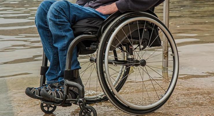 Людям с инвалидностью с детства вдвое повысят надбавки на уход