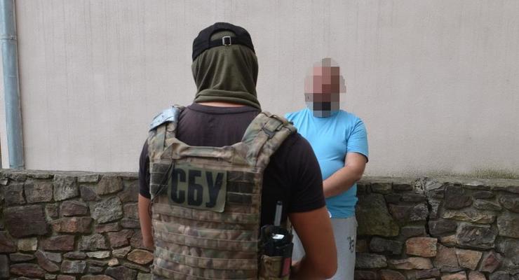 На Прикарпатье экс-чиновника задержали за продажу оружия