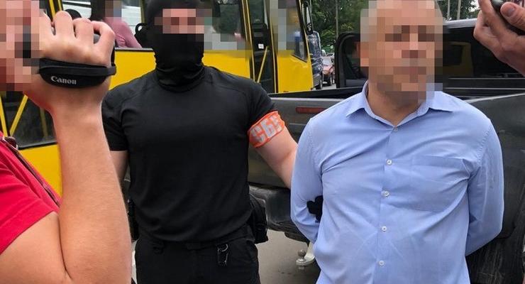 В Тернополе задержали на огромной взятке чиновника ГФС