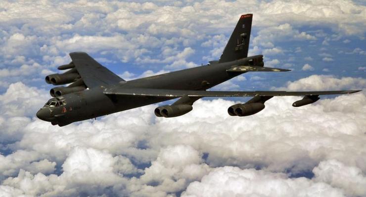 Над Украиной впервые прошли бомбардировщики ВВС США B-52