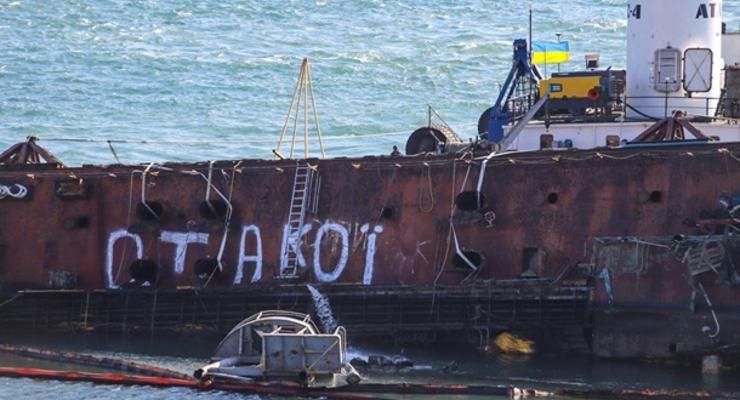 В Одессе готовы начать завершающую стадию поднятия танкера