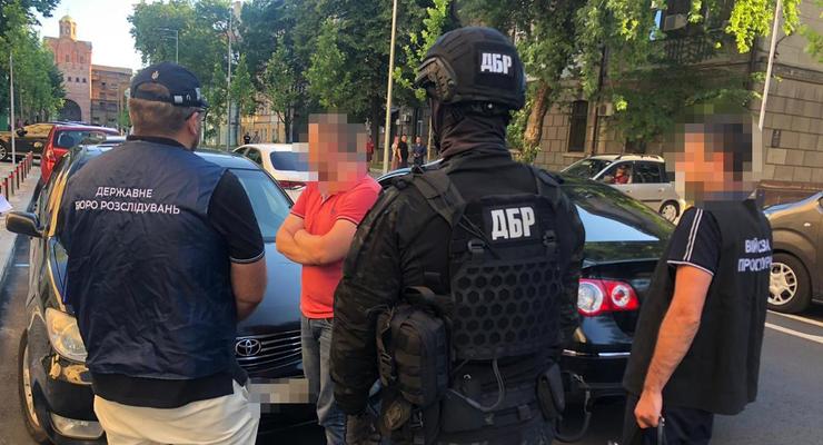 В Киеве СБУ-шника подозревают в прикрытии проституции