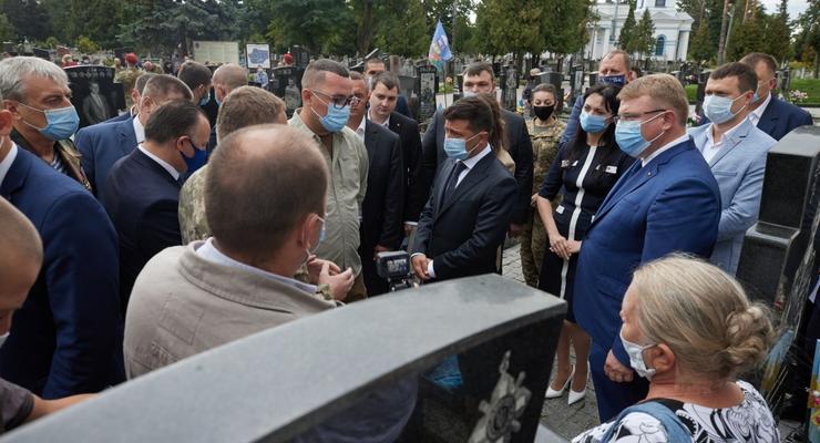 В Сумах Зеленского засыпали жалобами ветераны и семьи погибших в АТО