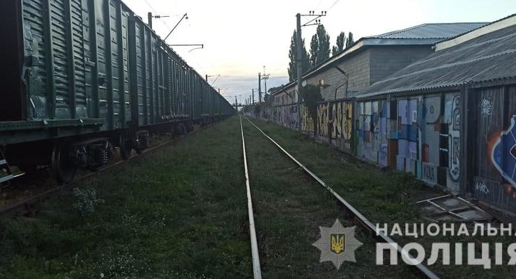 На Киевщине школьник залез на крышу поезда и попал в реанимацию