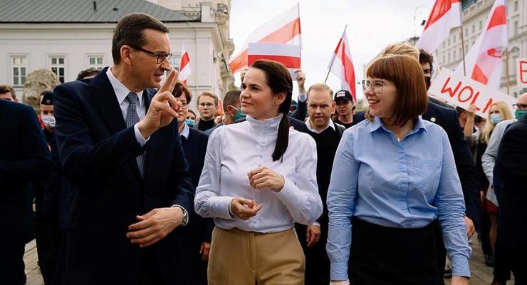 В Польше Тихановской вручили ключи от белорусского центра в Варшаве