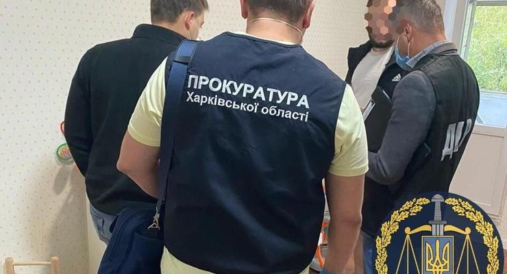 Харьковский полицейский вымогал у женщины 51 тысячу гривен