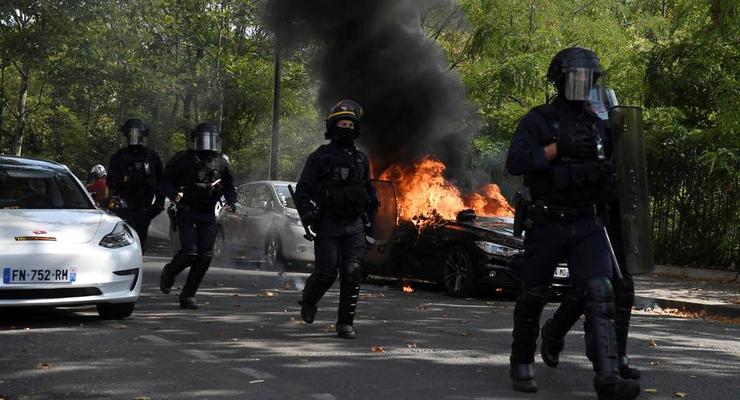 Протесты желтых жилетов: в Париже задержали более 250 митингующих