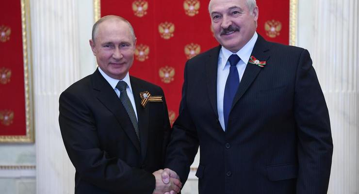 Путин не верит в свержение Лукашенко - Bloomberg