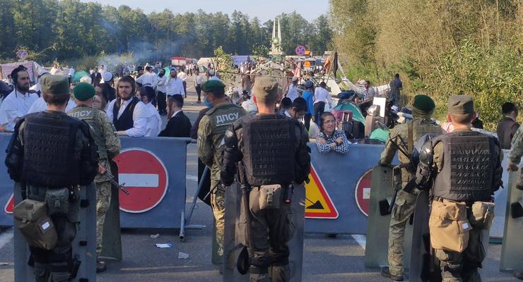 Хасиды начали уходить от КПП Новые Яриловичи на границе с Беларусью