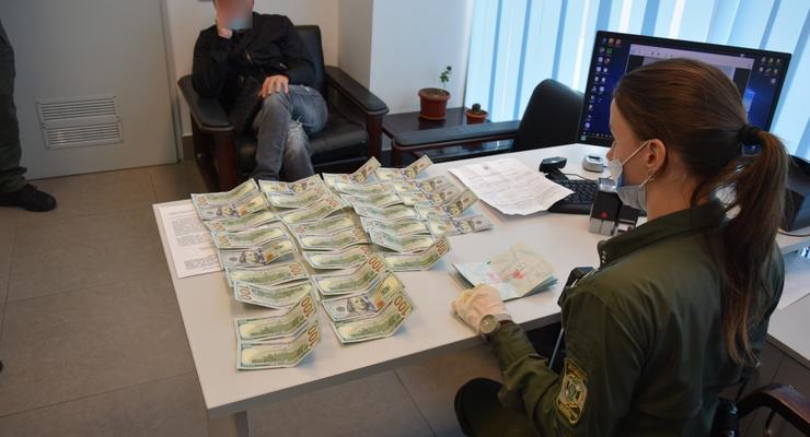 Хасид предлагал три тысячи долларов взятки за въезд в Украину