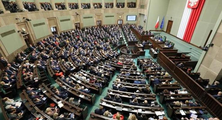 В Польше исключили из партии 14 депутатов за закон о животных