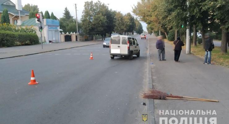 В Ровно автомобилист сбил женщину-дворника