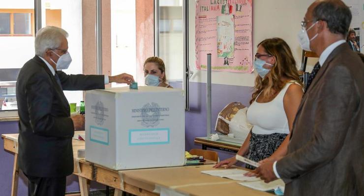 В Италии на референдуме одобрили сокращение депутатов парламента