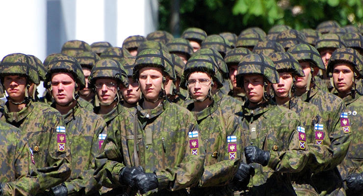 Финляндия из-за коронавируса изменила военные учения