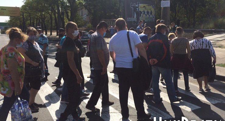 В Николаеве протестующие перекрыли одну из главных улиц