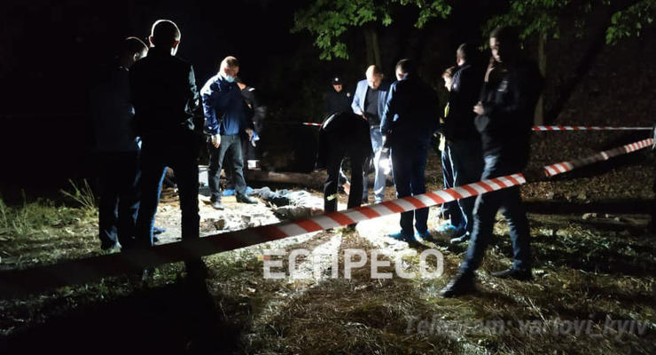 В киевском парке нашли мертвеца с ножницами в шее