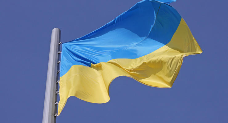 Выписан штраф жителю Одесчины, который вытер ноги о флаг