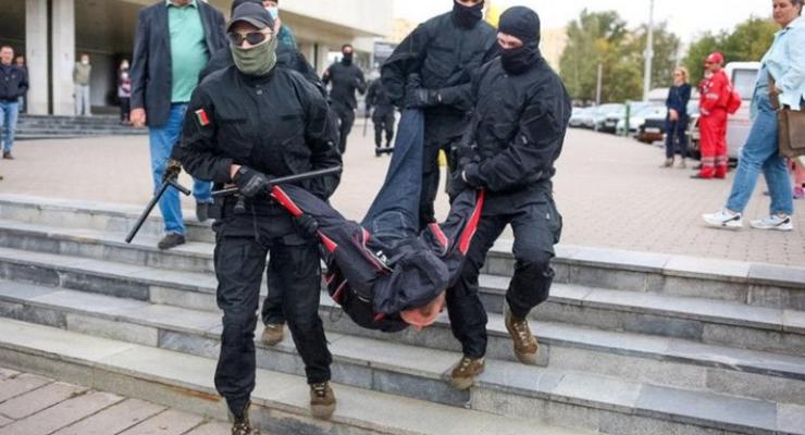 В Минске стотысячный митинг, до 100 задержанных