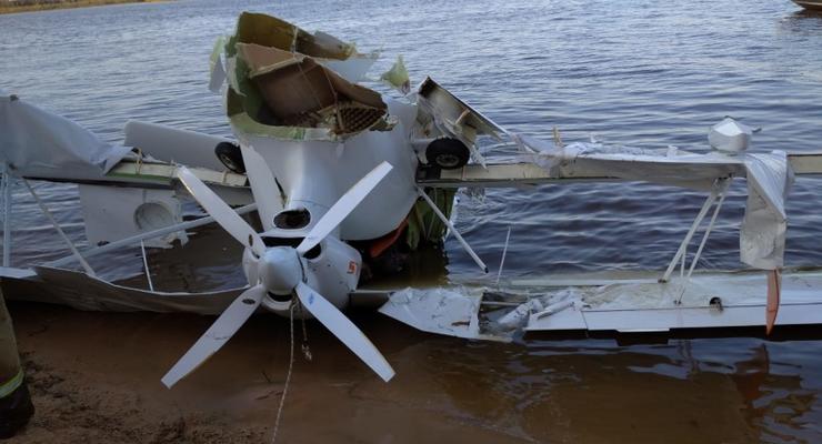 В России самолет упал в речку, две жертвы