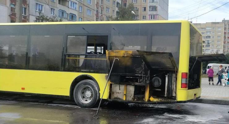 Во Львове загорелся маршрутный автобус