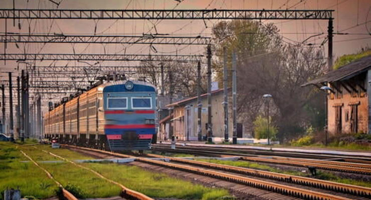 В Житомирской области сотрудник железной дороги попал под тепловоз